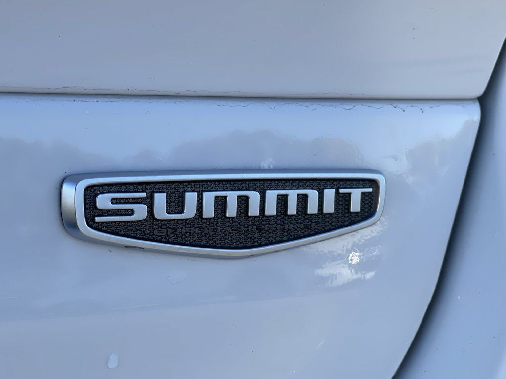 Used 2023 Jeep Grand Cherokee Summit AWD/4WD image 8