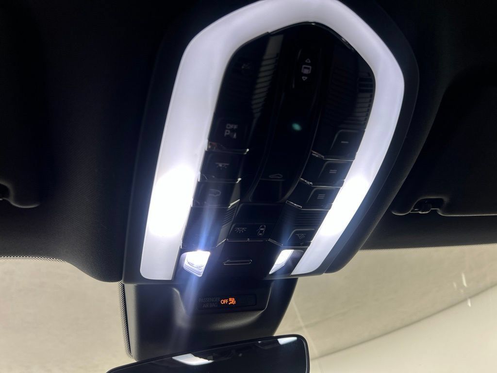 Certified 2026 Porsche Macan Turbo AWD/4WD image 28