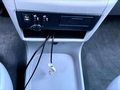 Used 2017 Toyota Sienna XLE FWD image 32