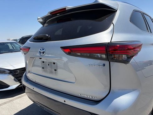 Used 2023 Toyota Highlander Limited FWD image 4