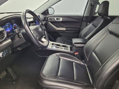 Used 2021 Ford Explorer XLT w/ Equipment Group 202A RWD image 17