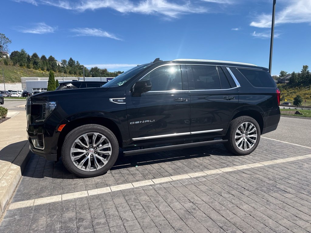 Used 2021 GMC Yukon Denali w/ Denali Premium Package AWD/4WD image 1