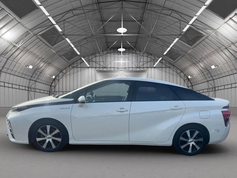 Used 2017 Toyota Mirai FWD image 3