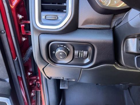 Used 2021 RAM 2500 Laramie w/ Body Color Bumper Group image 19