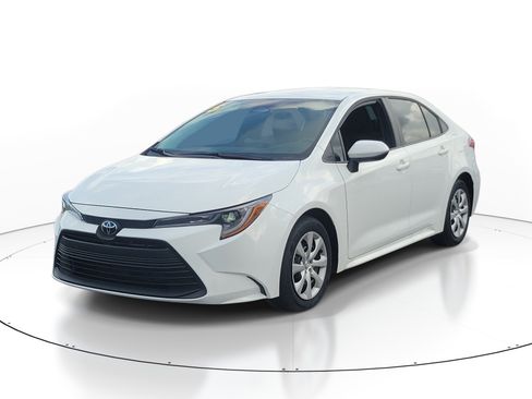 Used 2025 Toyota Corolla LE FWD image 3