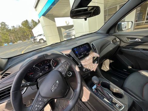 Used 2023 Chevrolet Equinox RS w/ RS Leather Package image 11