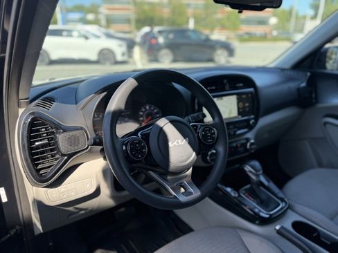 Used 2022 Kia Soul S image 12