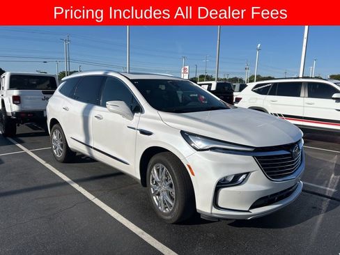 Used 2023 Buick Enclave Essence w/ Experience Buick Package AWD/4WD image 1
