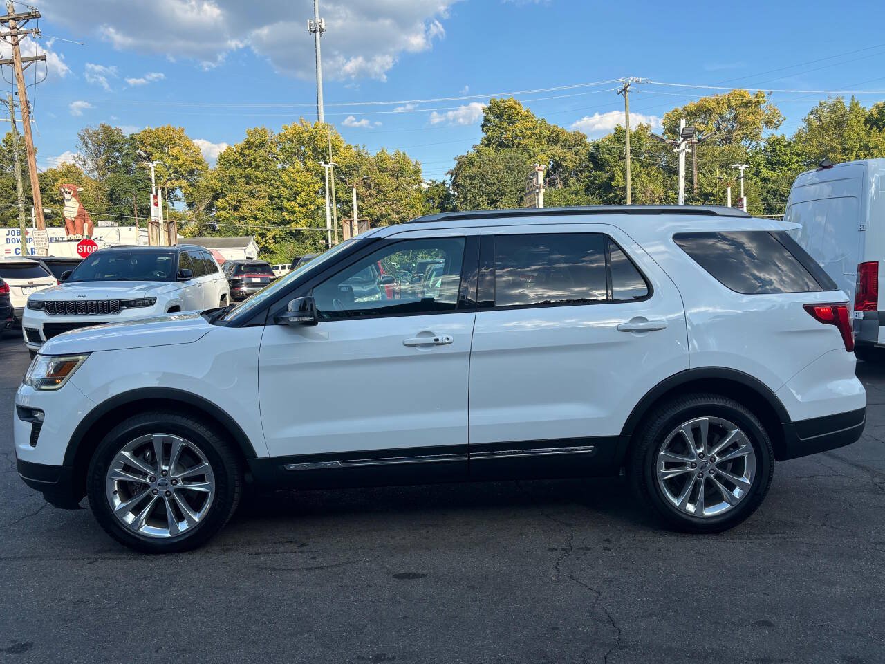 Used 2018 Ford Explorer XLT w/ Equipment Group 202A AWD/4WD image 5