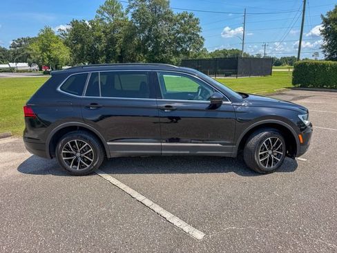 Used 2021 Volkswagen Tiguan SE FWD image 2