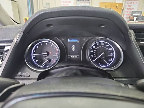 Used 2018 Toyota Camry SE w/ Protection Package (Q2) image 18