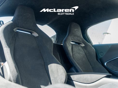 Used 2025 McLaren Artura image 23