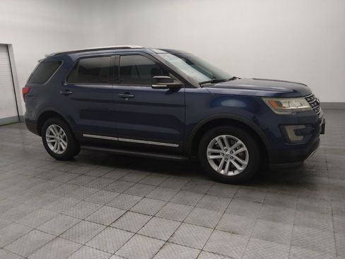 Used 2017 Ford Explorer XLT w/ Equipment Group 201A FWD image 11