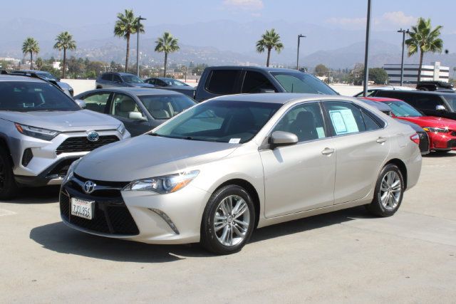 Used 2015 Toyota Camry SE FWD image 3