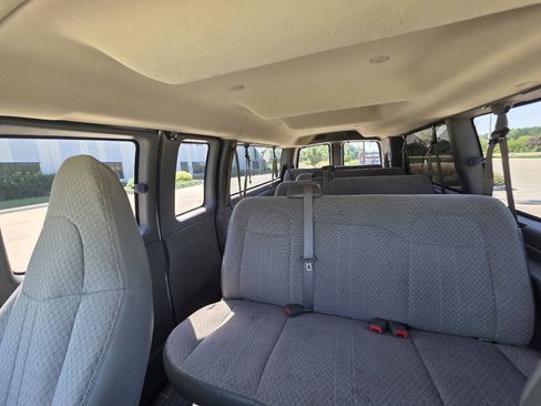 Used 2017 Chevrolet Express 3500 LT w/ LT Preferred Equipment Group RWD image 15