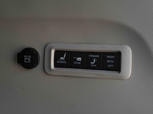 Used 2022 Chrysler Pacifica Limited w/ Uconnect Theater Family Group image 42