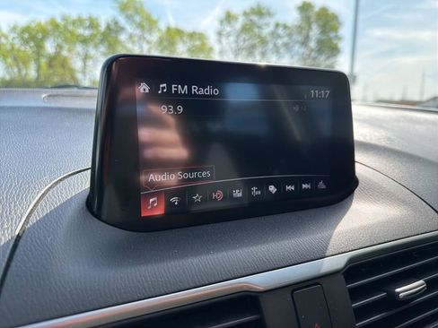 Used 2018 MAZDA MAZDA3 Sport FWD image 27