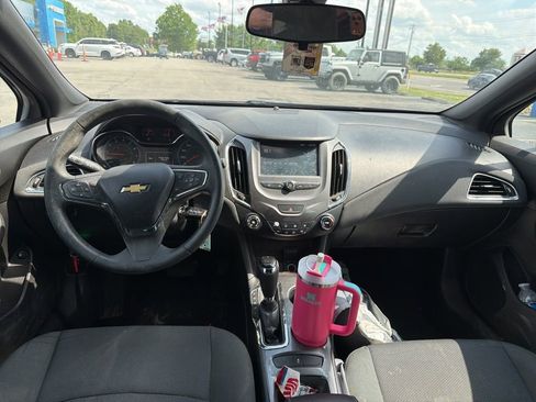 Used 2018 Chevrolet Cruze LT w/ RS Package FWD image 5
