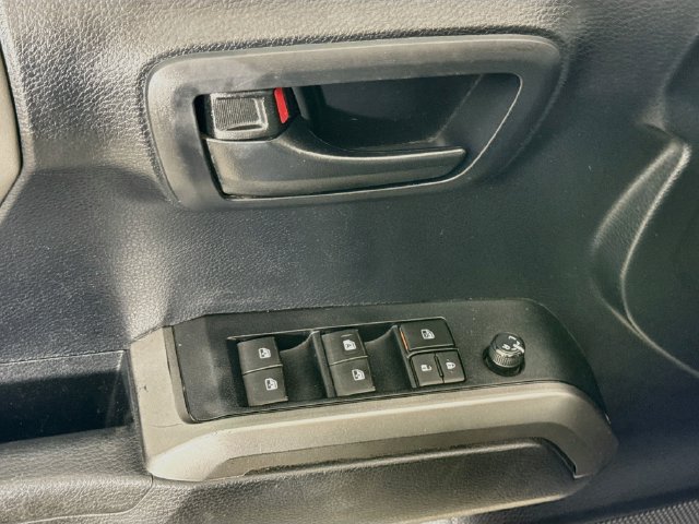 Used 2019 Toyota Tacoma SR5 AWD/4WD image 17