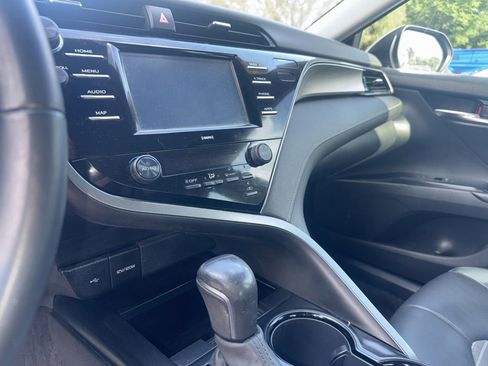 Used 2020 Toyota Camry SE FWD image 9