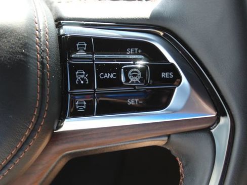 Used 2023 Jeep Grand Cherokee L Summit w/ Luxury Tech Group V AWD/4WD image 22