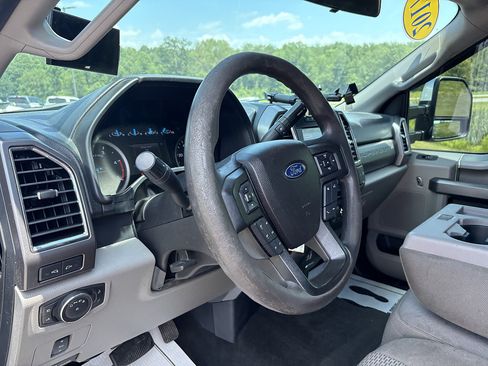 Used 2017 Ford F250 XLT w/ XLT Premium Package AWD/4WD image 29