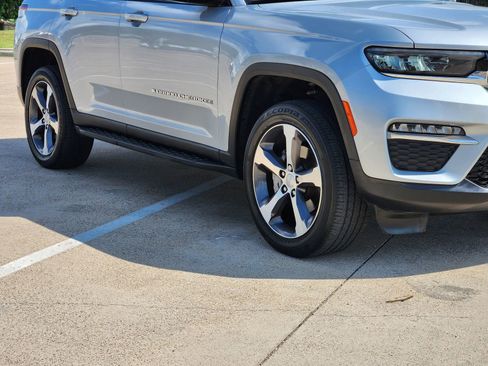 Used 2023 Jeep Grand Cherokee Limited AWD/4WD image 11