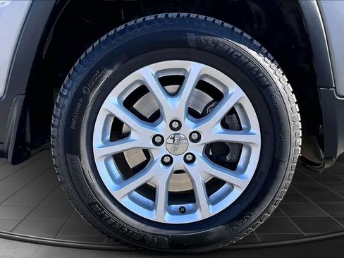 Used 2017 Jeep Cherokee Latitude w/ Comfort/Convenience Group image 34