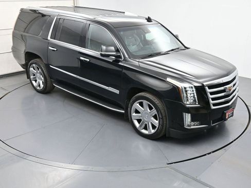 Used 2019 Cadillac Escalade ESV Luxury AWD/4WD image 34