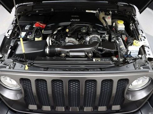 Used 2018 Jeep Wrangler Unlimited Sport image 26