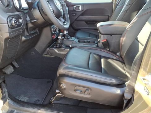 Used 2025 Jeep Gladiator Rubicon AWD/4WD image 19