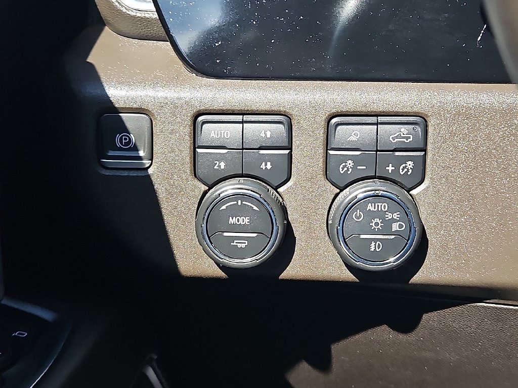 Used 2023 Chevrolet Silverado 1500 LTZ AWD/4WD image 15