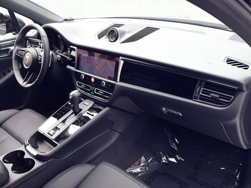 New 2026 Porsche Macan AWD/4WD image 25
