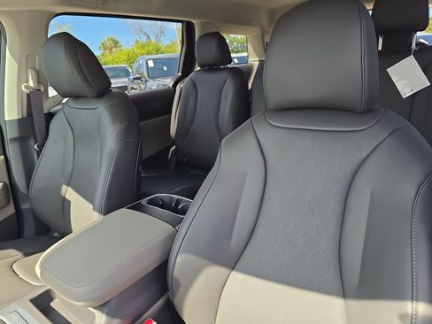 New 2026 Kia Carnival FWD image 22