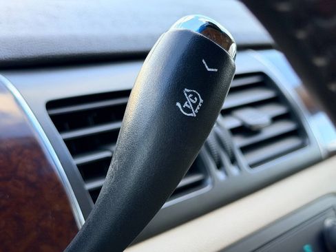 Used 2011 Buick Lucerne CXL FWD image 31