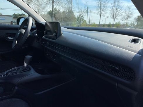 Certified 2025 Honda HR-V LX image 33