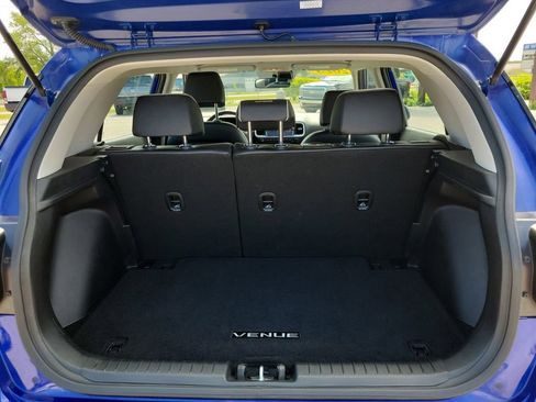 Used 2023 Hyundai Venue Limited FWD image 6