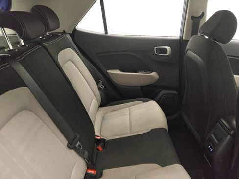 Used 2025 Hyundai Venue SEL image 19