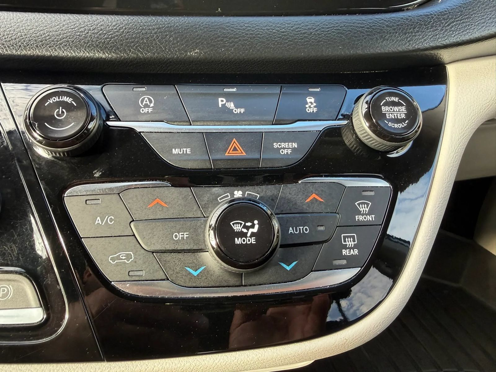 Used 2019 Chrysler Pacifica Touring-L FWD image 30