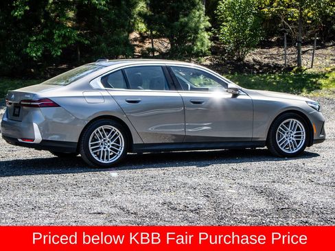 Used 2024 BMW 540i xDrive AWD/4WD image 8