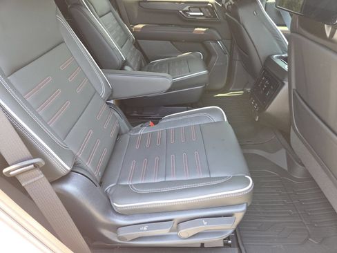 New 2026 GMC Yukon AT4 Ultimate w/ LPO, Floor Liner Package AWD/4WD image 27
