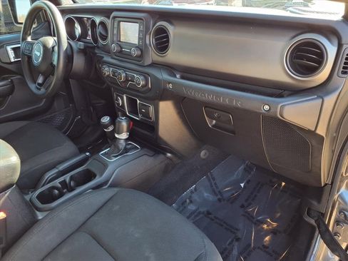 Used 2018 Jeep Wrangler Unlimited Sport image 28