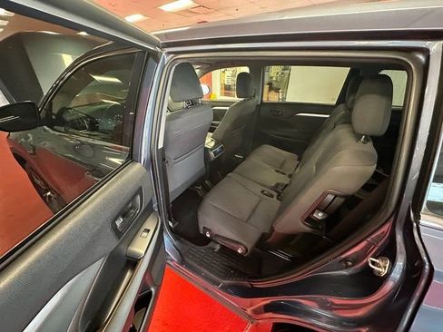 Certified 2019 Toyota Highlander LE image 13