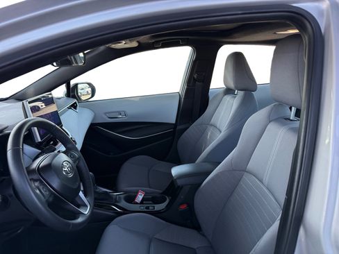 Used 2025 Toyota Corolla SE w/ SE Premium Package image 10