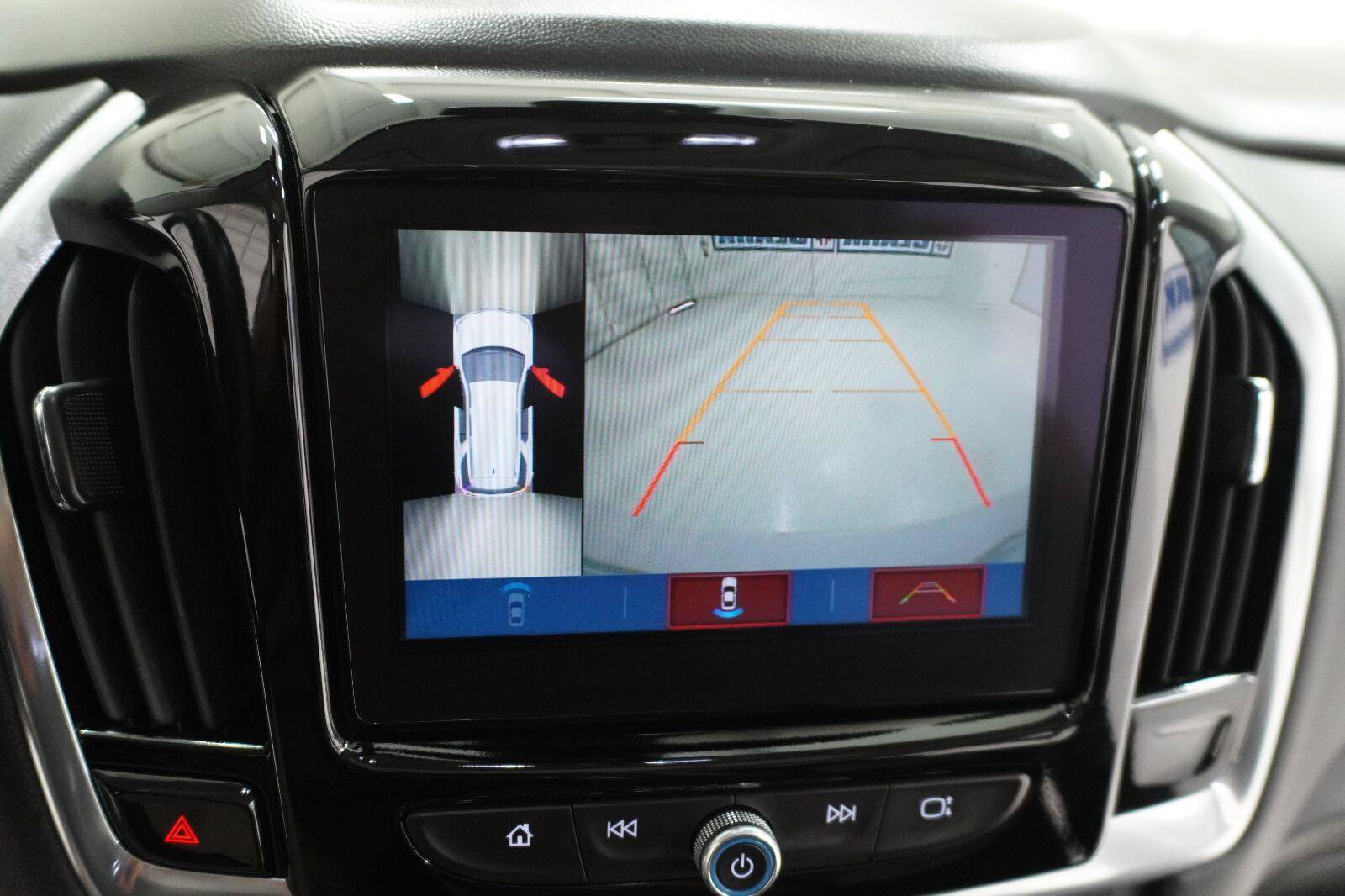 Used 2018 Chevrolet Traverse Premier w/ Driver Confidence II Package FWD image 18