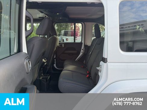 Used 2025 Jeep Wrangler Unlimited Sahara AWD/4WD image 9