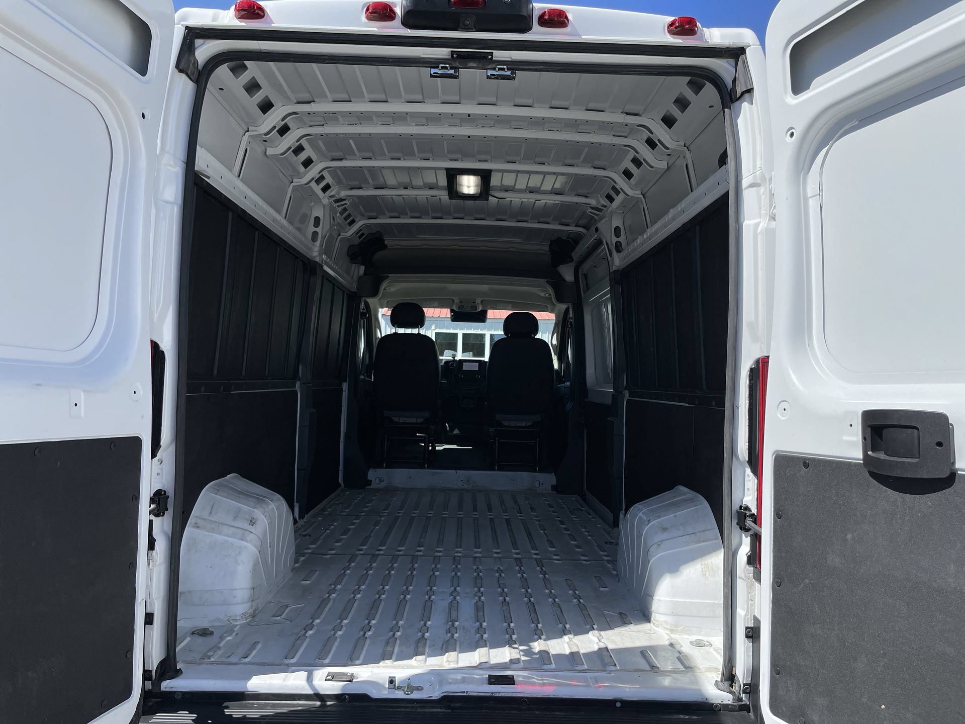 Used 2025 RAM ProMaster 2500 w/ Convenience Group FWD image 20