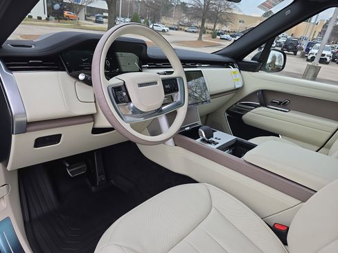 New 2026 Land Rover Range Rover Long Wheelbase SE image 17