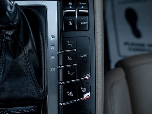 Used 2019 Porsche Macan Sport Edition image 39