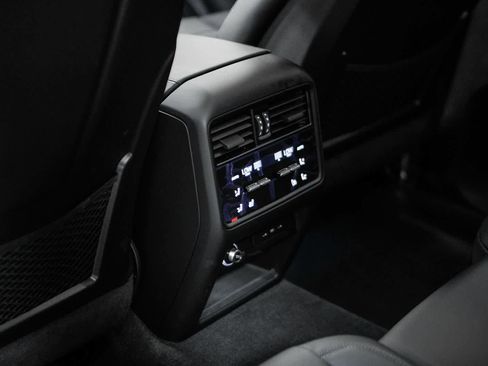 Certified 2025 Porsche Cayenne S AWD/4WD image 36